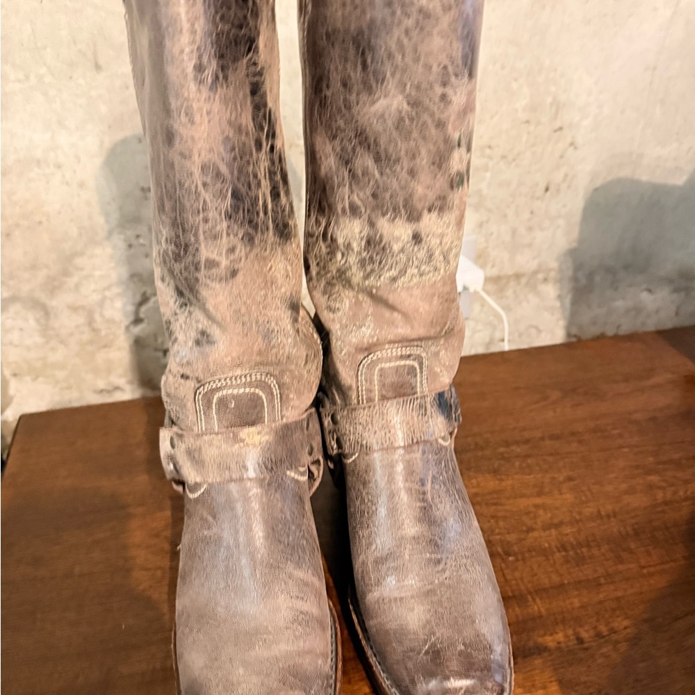 Women’s Distressed Leather Boots - Gray
